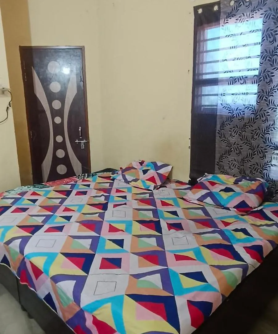 Peacefull Apartment Zirakpur Homestay
