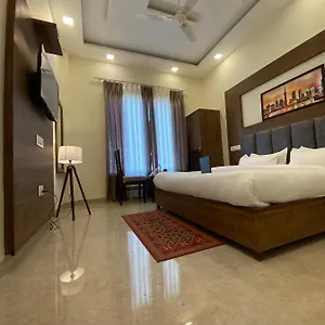 Apartment Woodlark Chandigarh - Brand New, Zirakpur